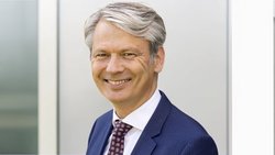 Jens Munch Holst, PDG d'AkademikerPension.