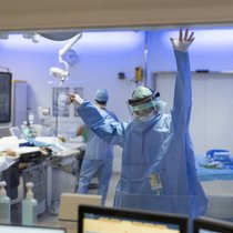 Ärzte im Operationssaal: Ständerat und Nationalrat wollen Ambulant und Stationär aus demselben Topf finanzieren.