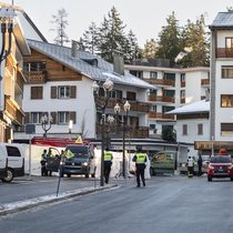 Outre les souffrances humaines, l'incendie catastrophique du bar « Le Constellation » a soulevé des questions concernant la prise en charge des coûts, la responsabilité et les éventuels dommages matériels.