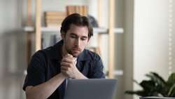 Nicht nur beim hybriden beziehungsweise digitalen Unterricht zeichnen sich Veränderungen ab. Eine wichtige Herausforderung sind die digitalen Prüfungen.