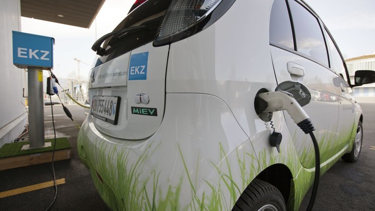 Les véhicules électriques ont également un avantage sur les véhicules à combustion en ce qui concerne les primes d'assurance.