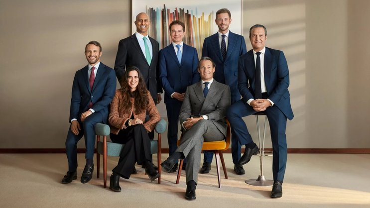 Les associés de Pictet: (de gauche à droite) - Assis: François Pictet, Elif Aktuğ, Marc Pictet (associé senior) et Laurent Ramsey. Debout: Raymond Sagayam, Sébastien Eisinger and Sven Holstenson.