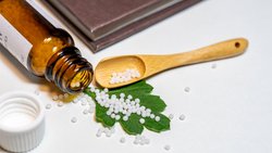 Die obligatorische Krankenpflegeversicherung übernimmt die Kosten für Homöopathie weiter.