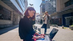 Gemäss Bundesamt für Statistik ist mit 45,1 Prozent weniger als die Hälfte aller Selbstständigerwerbenden in der Schweiz einer Pensionskasse angeschlossen, bei den Frauen sind es mit 39,8 Prozent gar noch weniger.