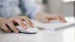 Ob per App oder Mausklick: Immer mehr Krankenversicherer bieten Abschlüsse von Verträgen auch in digitaler Form an.