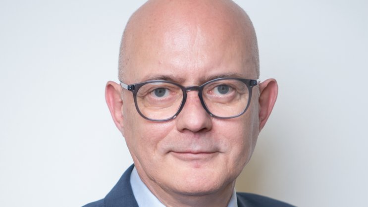 Martin Lorenzon, Ombudsman der Privatversicherungen und der Suva, und sein Team stellen einen raueren Umgangston bei Kundinnen und Kunden fest.