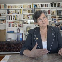 Alt Bundesrätin Ruth Dreifuss ist nicht stolz auf das Rentensystem. Sie fordert, dass die Eintrittsschwelle in die Pensionskasse sowie der versicherte Mindestlohn gesenkt wird.