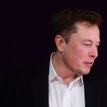 Elon Musk wünscht sich eine Entwicklungspause bei KI-Systemen.