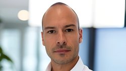 Pierre-Louis Chabert ist Direktor des Bereichs Versicherung und Risk-Management bei Alcon.
