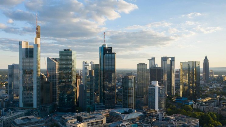 Bei den deutschen Lebensversicherern lag die durchschnittliche Solvenzquote zum Jahresende 2025 bei 374 Prozent.