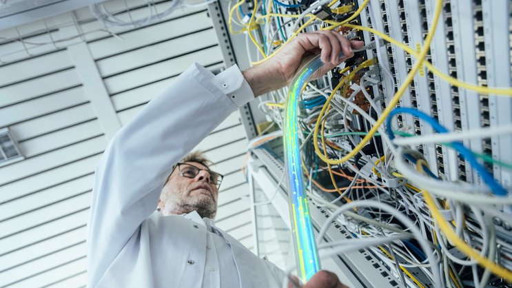 Auch wenn es Wolke heisst – gespeichert werden die Daten der Cloud in physischen Rechenzentren.