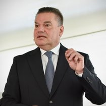 Nachhaltigkeit und Impact Investing wird auch weiterhin durch Allianz Global Investors konsequent verfolgt: «Unseren langfristigen Ansatz werden wir nicht einfach über Bord werfen», betont CEO Tobias Pross.