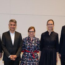 Journée des assureurs 2025: Stefan Mäder (président de l’ASA), Fabrizio Petrillo (CEO d’AXA Suisse), Philomena Colatrella (CEO CSS), Laura Gersch (CEO d’Allianz Suisse) et Urs Arbter (directeur de l'ASA).