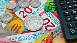 Ständerat will über Kostenziele gegen Prämienanstieg debattieren.