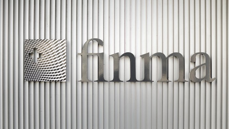 2025, la Finma a en outre mené 450 enquêtes contre des entreprises et des personnes susceptibles d'exercer sans autorisation.