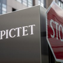 Swiss Re kooperiert beim autonomen Fahren mit dem chinesischen Unternehmen Baidu. Der Rückversicherer und der Tech-Riese wollen unter anderem eine neue Versicherung für fahrerlose Autos entwickeln. (Archivbild)