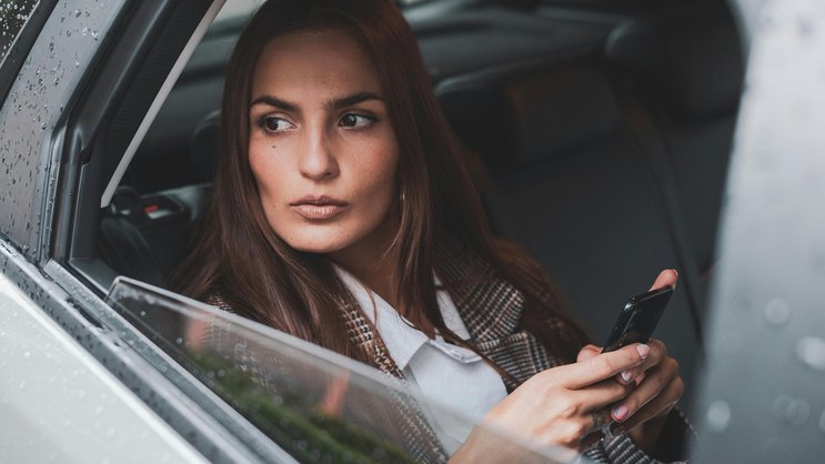 Nonostante l'aumento dei premi, la maggior parte degli automobilisti rimane fedele alla propria assicurazione.