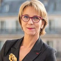 «Der Anstieg der Versicherungskosten ist in erster Linie die Folge der Zunahme und der Entwicklung der Risiken, mit denen wir gemeinsam konfrontiert sind»: Florence Lustman, Präsidentin von France Assureurs. 