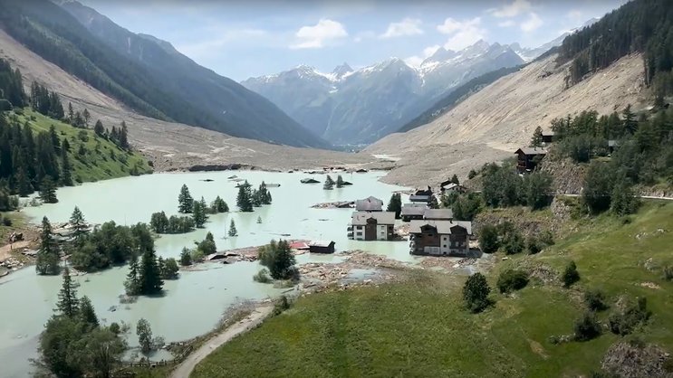 Image prise par drone du village détruit de Blatten.