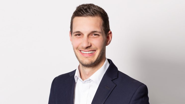 «Wir setzen auf Prävention und machen Internetsicherheit für jeden einfach zugänglich»: Dominik Locher, Lead Digital Services bei Smile Versicherung.