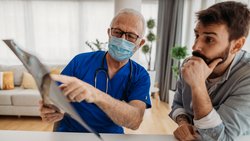 Viele KMU sehen sich in diesem Jahr für die Lohnfortzahlung an erkrankte Mitarbeitende mit höheren Versicherungsprämien konfrontiert.