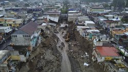 Während ganze Landstriche infolge des Phänomens El Niño von Trockenheit heimgesucht werden, kämpfen andere Gegenden mit den Folgen starker Regenfälle: Schwere Erdrutsche Anfang Oktober in Guatemala. 
