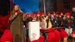 Coup d'envoi de l'année anniversaire sur la Place fédérale à Berne avec Michèle Rodoni, CEO de la Mobilière.