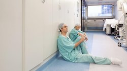Chez les médecins suisses, le niveau d'épuisement reste critique.