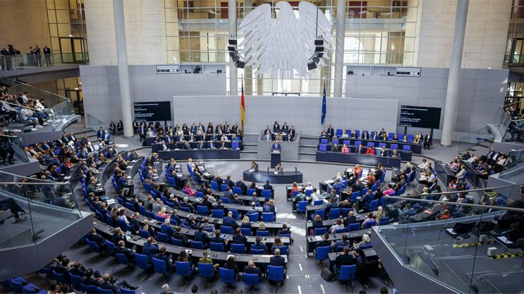 Schon als Kind fürs Alter vorsorgen: Der deutsche Bundestag beschliesst die Frühstartrente.