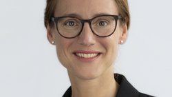 «Wir haben eine Systemkrise in der beruflichen Vorsorge. Das führt zu einer Umverteilung von der jüngeren zur älteren Generation»: Hedwig Ulmer, Leiterin berufliche Vorsorge bei Helvetia Schweiz.