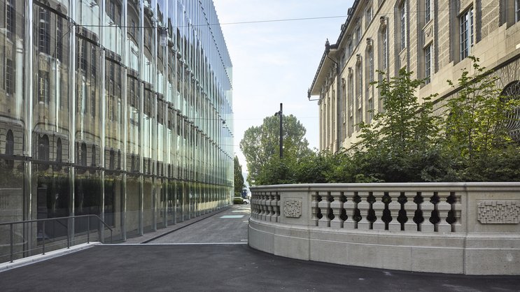 SCHWEIZ VERSICHERUNG SWISS RE