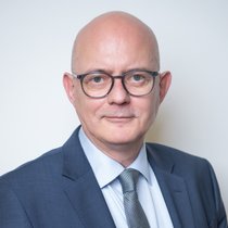 Martin Lorenzon, Ombudsman der Privatversicherungen und der Suva, und sein Team stellen einen raueren Umgangston bei Kundinnen und Kunden fest.