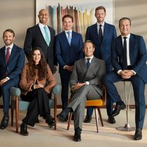 Les associés de Pictet: (de gauche à droite) - Assis: François Pictet, Elif Aktuğ, Marc Pictet (associé senior) et Laurent Ramsey. Debout: Raymond Sagayam, Sébastien Eisinger and Sven Holstenson.