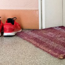 Objet de litige fréquent: les chaussures devant la porte de l'appartement.