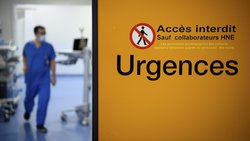 Entrée des urgences de l'hôpital «Réseau hospitalier neuchâtelois (RHNe)» sur le site de Pourtales à Neuchâtel.
