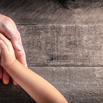 Wohlhabende Kunden können ihr Vermögen steueroptimiert in Versicherungsmäntel hüllen und so ohne grosse Wertverluste an die Nachkommen vererben.