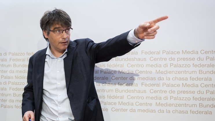 Le conseiller national Roger Nordmann lors de la conférence de presse, lundi à Berne.