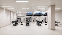 Selon prio.swiss, les décisions tarifaires prises par plusieurs cantons compromettent la neutralité des coûts lors de l'introduction du nouveau tarif médical ambulatoire: centre ambulatoire de l'hôpital municipal de Zurich, situé dans l'Europaallee.
