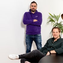 Wefox-Gründer Julian Teicke (links) und Fabian Wesemann: Das Insurtech spürt die Krise.