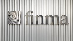 2025, la Finma a en outre mené 450 enquêtes contre des entreprises et des personnes susceptibles d'exercer sans autorisation.