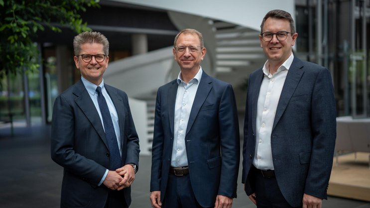 Andreas Krost, scheidender Leiter Group Communications, Bernd Sablowsky, Leiter Investor Relations und M&A Group Corporate Development und Martin Weldi, Leiter Group Corporate Development bei Talanx (v.l.).