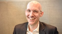 Er legt allen Assetmanagern bei Versicherungsgesellschaften und Pensionskassen die Lektüre der Bessembinder-Studien nahe: Sebastian Lewis, Global Senior Strategist von Vanguard.