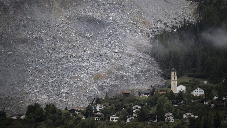 En septembre 2025, le cône de débris atteint presque le village de Brienz. Le petit village est menacé depuis des mois par un éboulement.