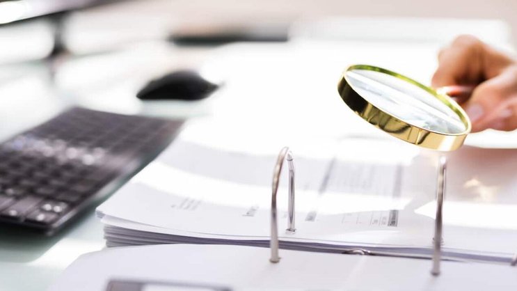 L'an dernier, la Suva a examiné 2067 signalements de soupçon de fraude (2562 en 2024) sur un total de 269'477 cas de versements d'indemnités journalières ou de rentes.