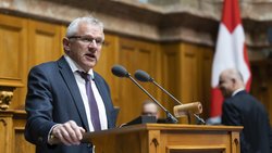 Benjamin Roduit, Mitte-VS, spricht während der Debatte um die BVG-Reform, während der Frühlingssession der Eidgenössischen Räte, am Dienstag, 28. Februar 2023, in Bern.