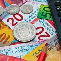 Der Nationalrat möchte, dass Kantone und Gemeinden Steuermehreinnahmen aus der 13. AHV-Rente dem Bund weiterleiten.