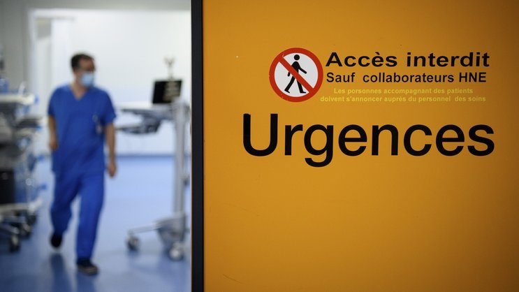 Entrée des urgences de l'hôpital «Réseau hospitalier neuchâtelois (RHNe)» sur le site de Pourtales à Neuchâtel.