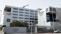 La fusion de Caser avec Helvetia Seguros ainsi que Helvetia Holding Suiza doit avoir lieu au 1er janvier 2026.