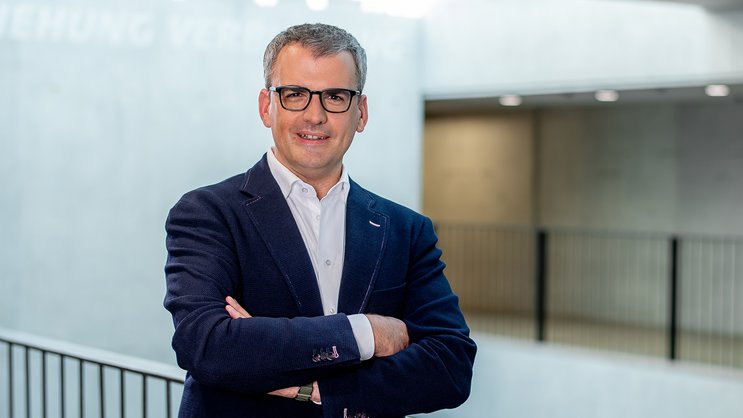 «Ich habe nicht das Bedürfnis nach noch mehr Versicherungen. Vielmehr sollten wir uns bewusst werden, dass nicht alles versichert werden kann und dass wir überall auch ein gewisses Risiko selbst tragen»: Sascha M. Burkhalter, geschäftsführender Partner und VR-Mitglied der Schweizerischen Treuhandgesellschaft (Zürich) AG.