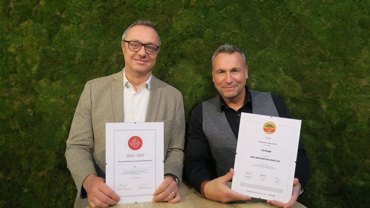 Freuen sich über zwei Auszeichnungen: CEO Peter Kappeler und Reto Schneider, Leiter Human Resources von Pax.